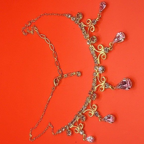 Necklace with gold color and faux stones looks very princess like - Picture 8 of 8